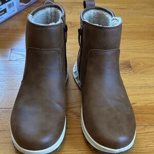 Khombu Brown Winter Boots with White Sole